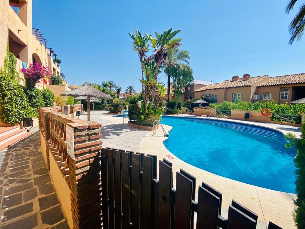 Oasis Apartment Міхас Екстер'єр фото